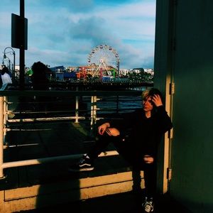 Meet your Posher, Teague